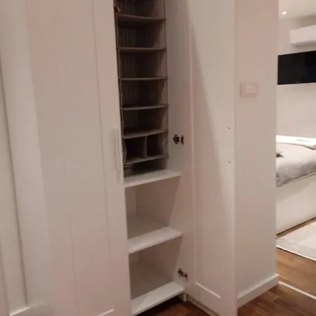 Apartman Ema *